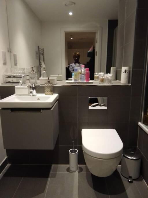 Whole 5 Mins To East Croydon & Concierge * Londra