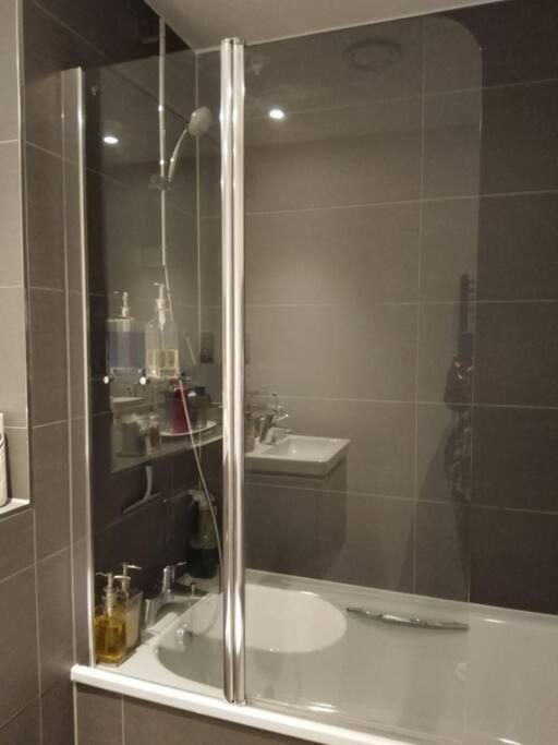 Whole 5 Mins To East Croydon & Concierge Appartamento Londra
